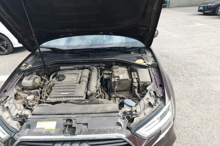 Used Audi A3 2019 Limousine 35 TFSI Fashion Edition China VI Emission Standard Engine Bay Left