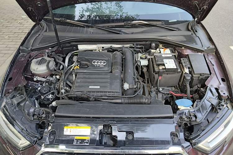 Used Audi A3 2019 Limousine 35 TFSI Fashion Edition China VI Emission Standard Engine Bay