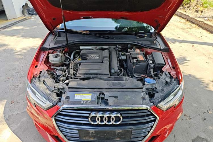 Used Audi A3 2019 Sportback 35 TFSI Fashion Edition China VI Emission Standard Engine Bay