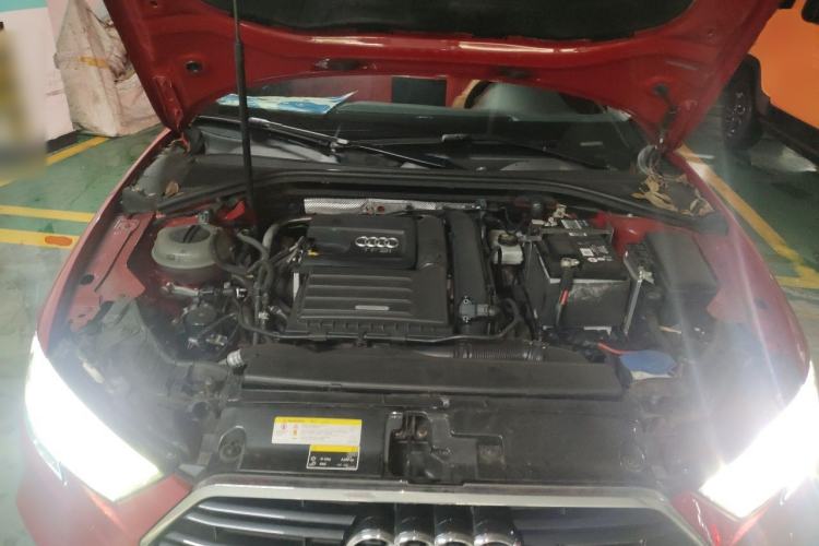 Used Audi A3 2019 Sportback 35 TFSI Fashion Edition China VI Emission Standard Engine Bay