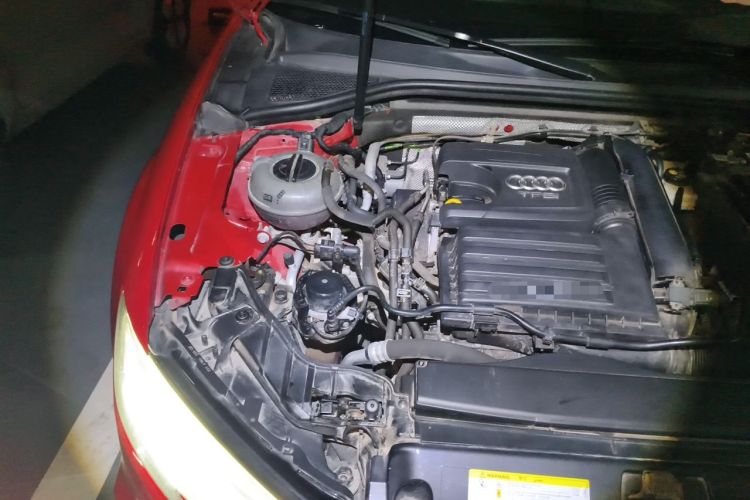 Used Audi A3 2019 Limousine 35 TFSI Fashion Edition China VI Emission Standard Engine Bay Right