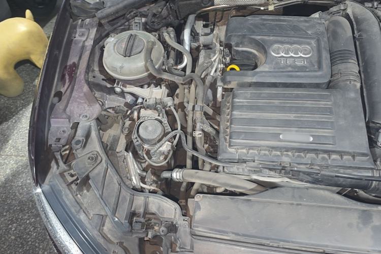 Used Audi A3 2019 Sportback 35 TFSI Sporty Version China VI Engine Bay Right