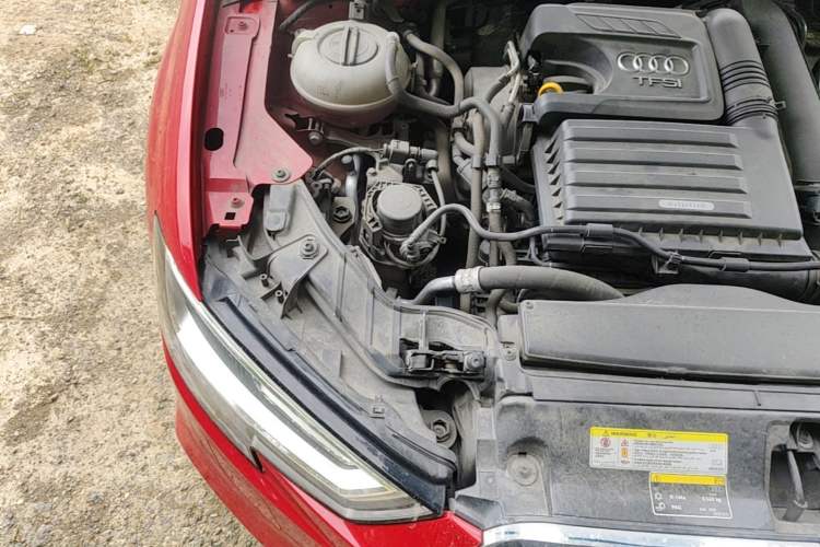 Used Audi A3 2019 Sportback 35 TFSI Fashion Edition China VI Emission Standard Engine Bay Right
