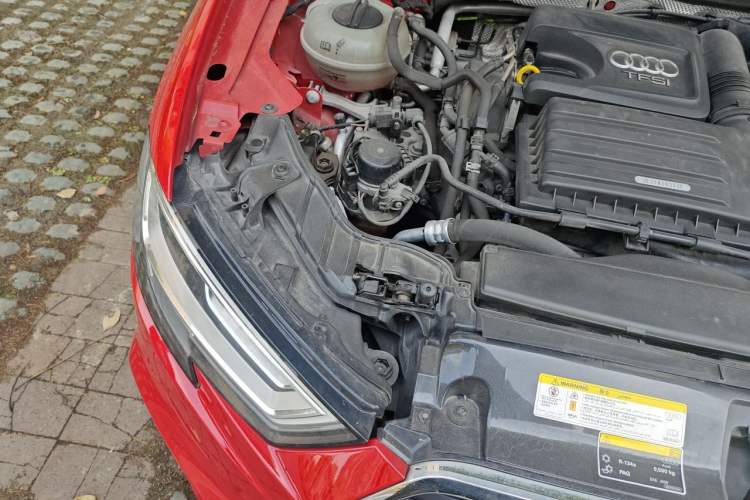 Used Audi A3 2019 Sportback 35 TFSI Fashion Edition China VI Emission Standard Engine Bay Right