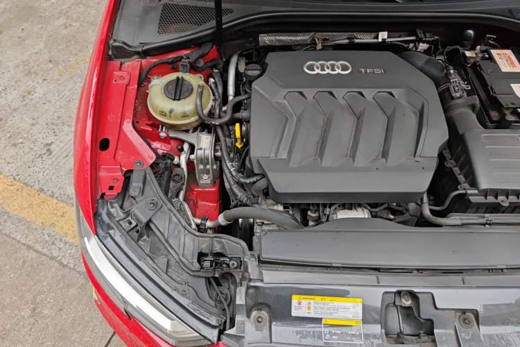Used Audi A3 2019 Sportback 40 TFSI Sporty Model China VI Engine Bay Right