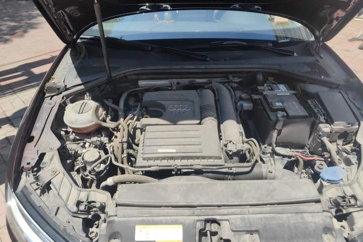 Used Audi A3 2019 Limousine 35 TFSI Style Edition China VI Emission Standard Engine Bay Right