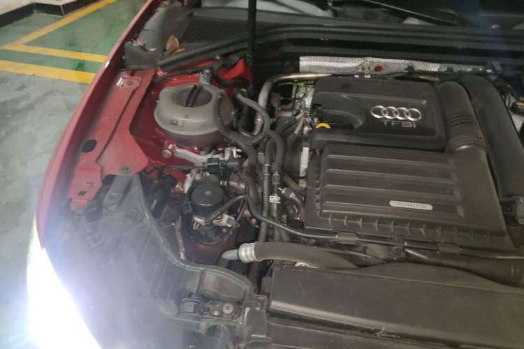 Used Audi A3 2019 Sportback 35 TFSI Fashion Edition China VI Emission Standard Engine Bay Right
