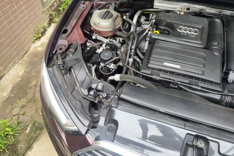 Used Audi A3 2019 Sportback 35 TFSI Fashion Edition China VI Emission Standard Engine Bay Right