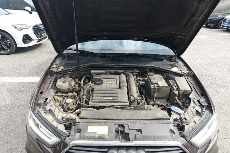 Used Audi A3 2019 Limousine 35 TFSI Fashion Edition China VI Emission Standard Engine Bay Right