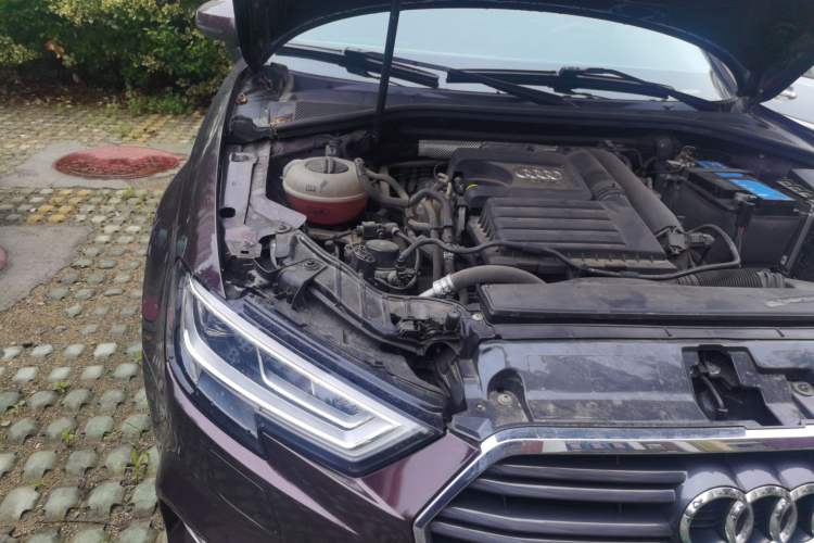 Used Audi A3 2019 Limousine 35 TFSI Fashion Edition China VI Emission Standard Engine Bay Right
