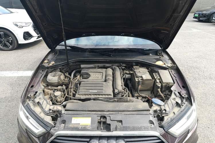 Used Audi A3 2019 Limousine 35 TFSI Fashion Edition China VI Emission Standard Engine Bay