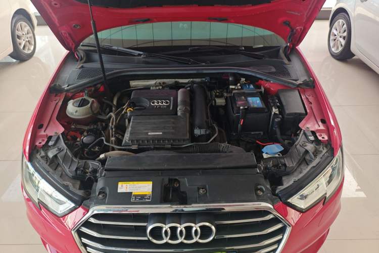 Used Audi A3 2019 Sportback 35 TFSI Ambition China VI Engine Bay