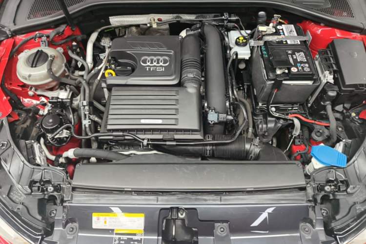 Used Audi A3 2019 Limousine 35 TFSI Fashion Edition China VI Emission Standard Engine Bay