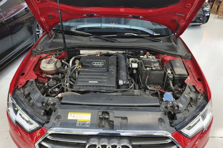 Used Audi A3 2019 Limousine 35 TFSI Ambition China VI Engine Bay