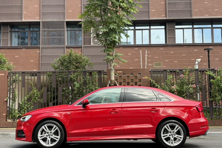 Used Audi A3 2019 Limousine 35 TFSI Fashion Edition China VI Emission Standard Exterior 2