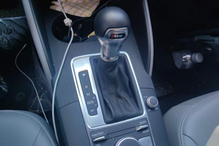 Used Audi A3 2019 Limousine 35 TFSI Fashion Edition China V standard Gear Lever