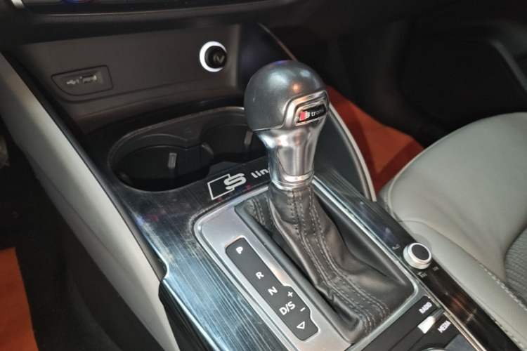 Used Audi A3 2019 Limousine 35 TFSI Fashion Edition China V standard Gear Lever