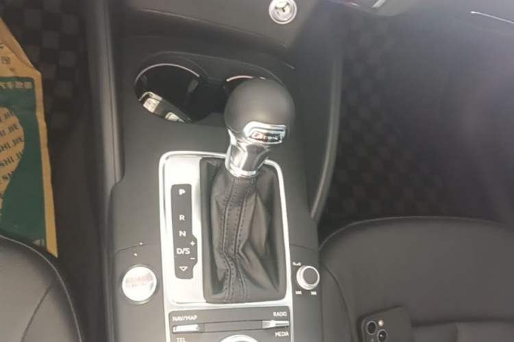 Used Audi A3 2019 Limousine 35 TFSI Style Edition China VI Emission Standard Gear Lever