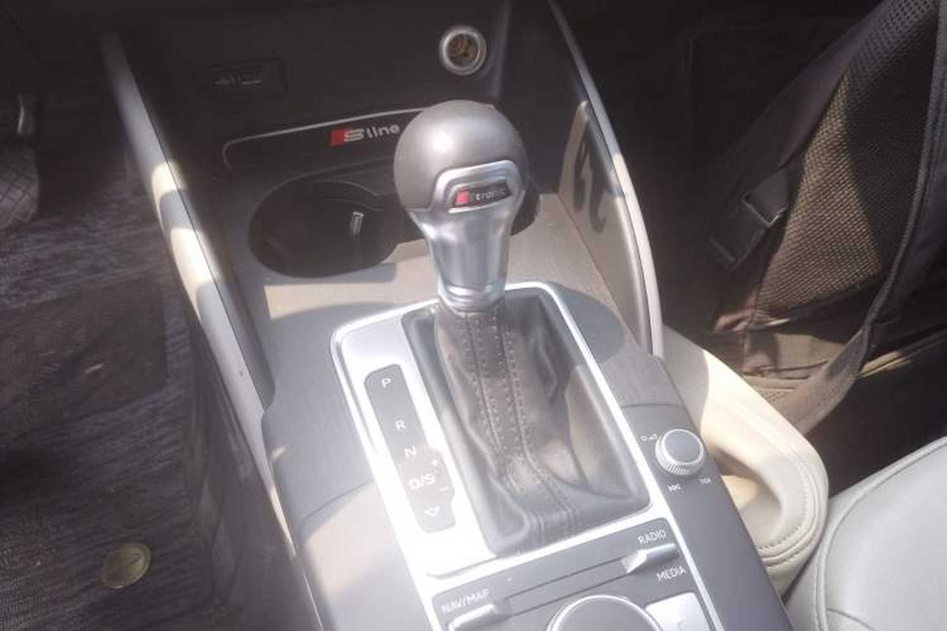 Used Audi A3 2019 Limousine 35 TFSI Fashion Edition China V standard Gear Lever