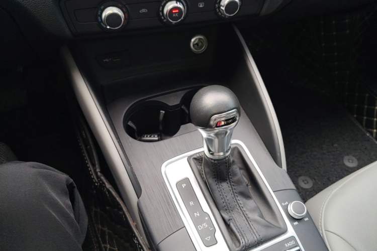 Used Audi A3 2019 Limousine 35 TFSI Fashion Edition China V standard Gear Lever
