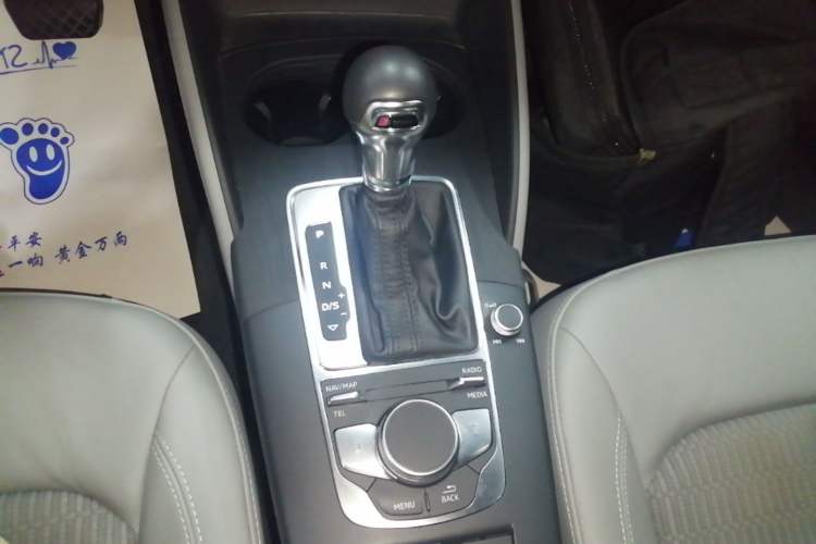 Used Audi A3 2019 Sportback 35 TFSI Fashion Edition China VI Emission Standard Gear Lever