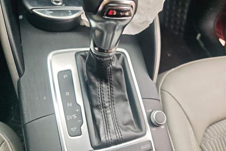 Used Audi A3 2019 Limousine 35 TFSI Fashion Edition China VI Emission Standard Gear Lever