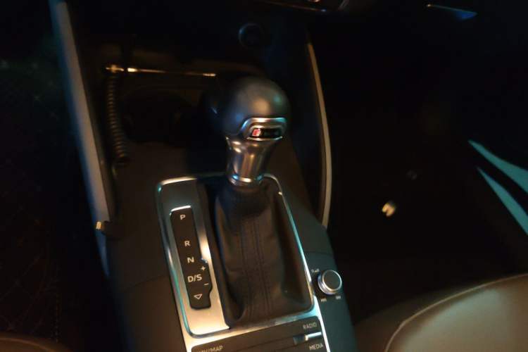 Used Audi A3 2019 Limousine 35 TFSI Fashion Edition China VI Emission Standard Gear Lever