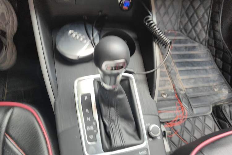 Used Audi A3 2019 Limousine 35 TFSI Fashion Edition China VI Emission Standard Gear Lever