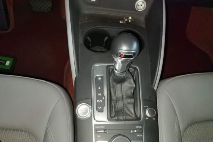 Used Audi A3 2019 Sportback 35 TFSI Fashion Edition China VI Emission Standard Gear Lever