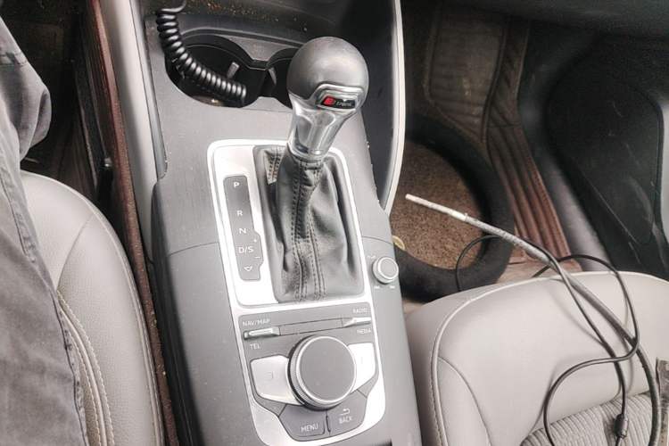 Used Audi A3 2019 Sportback 35 TFSI Fashion Edition China VI Emission Standard Gear Lever