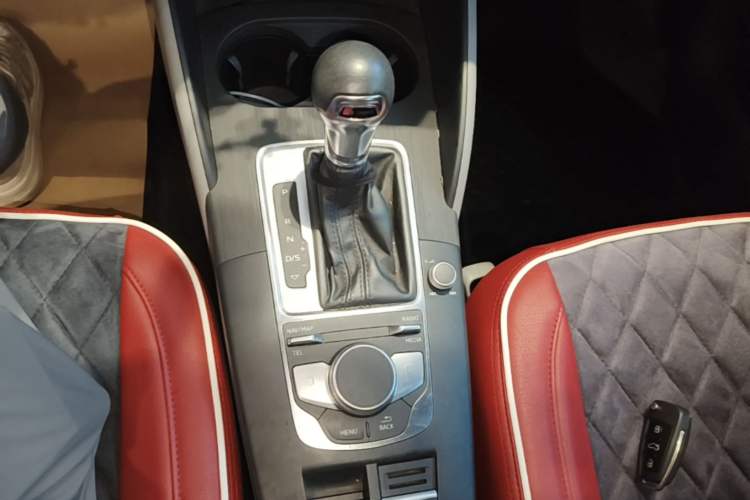 Used Audi A3 2019 Limousine 35 TFSI Fashion Edition China V standard Gear Lever