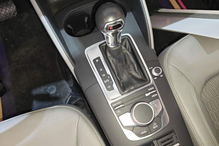 Used Audi A3 2019 Sportback 35 TFSI Fashion Edition China V Gear Lever