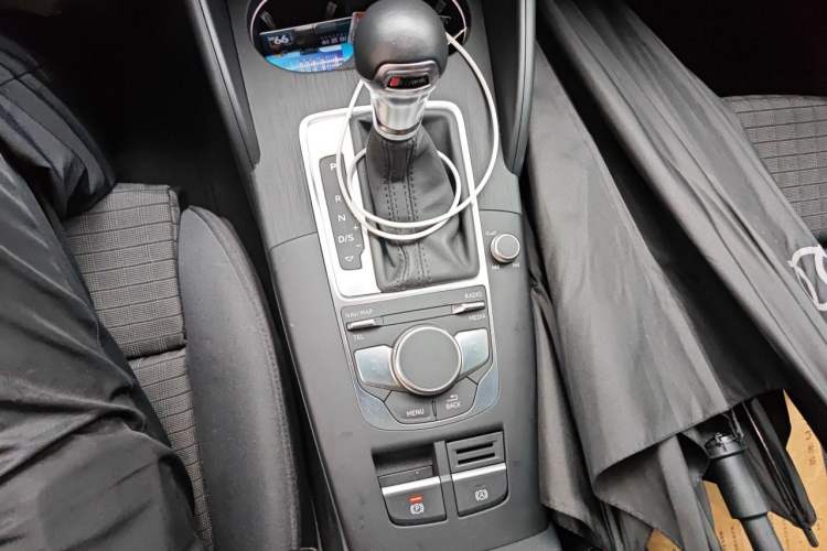 Used Audi A3 2019 Sportback 40 TFSI Sporty Model China VI Gear Lever