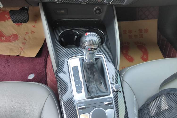 Used Audi A3 2019 Limousine 35 TFSI Fashion Edition China V standard Gear Lever