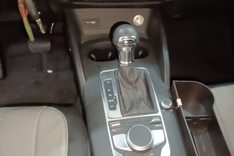 Used Audi A3 2019 Sportback 35 TFSI Ambition China VI Gear Lever