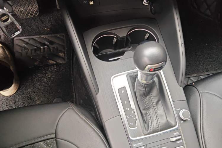Used Audi A3 2019 Limousine 35 TFSI Style Edition China VI Emission Standard Gear Lever