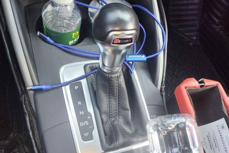 Used Audi A3 2019 Limousine 35 TFSI Fashion Edition China VI Emission Standard Gear Lever