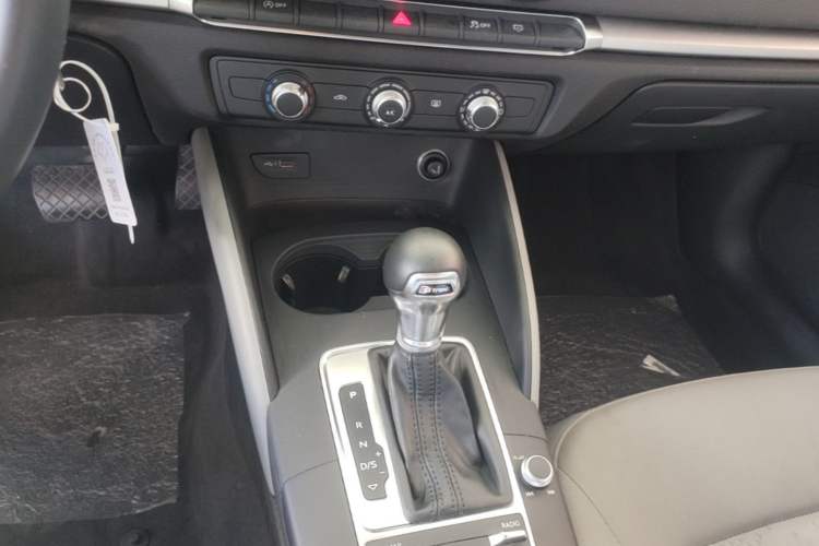 Used Audi A3 2019 Sportback 35 TFSI Ambition China VI Gear Lever