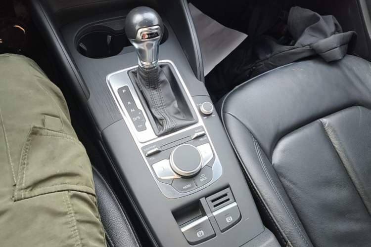 Used Audi A3 2019 Limousine 35 TFSI Style Edition China VI Emission Standard Gear Lever