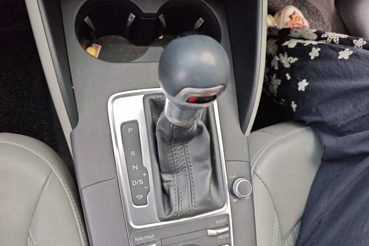 Used Audi A3 2019 Limousine 35 TFSI Fashion Edition China VI Emission Standard Gear Lever