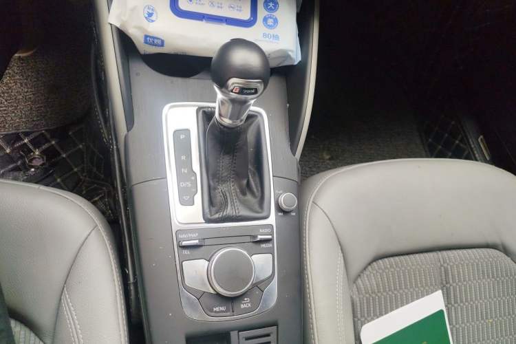 Used Audi A3 2019 Sportback 35 TFSI Fashion Edition China VI Emission Standard Gear Lever