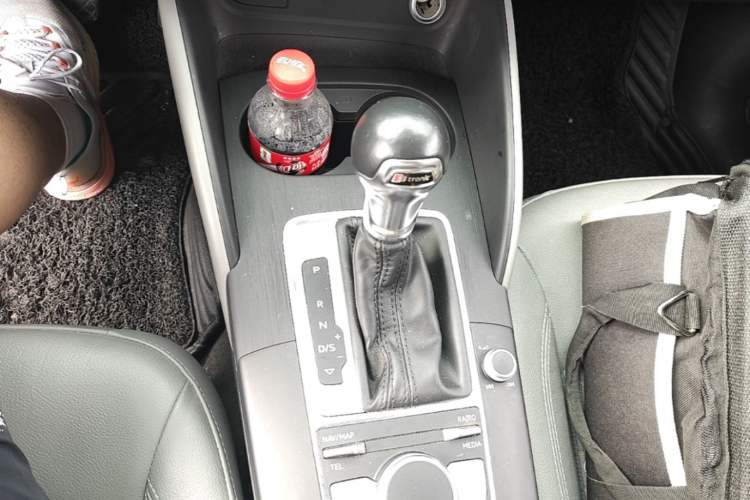 Used Audi A3 2019 Limousine 35 TFSI Fashion Edition China VI Emission Standard Gear Lever