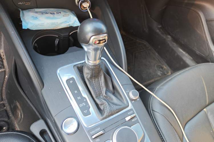 Used Audi A3 2019 Limousine 35 TFSI Style Edition China VI Emission Standard Gear Lever