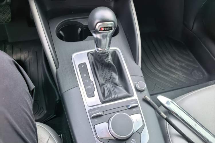 Used Audi A3 2019 Limousine 35 TFSI Fashion Edition China V standard Gear Lever