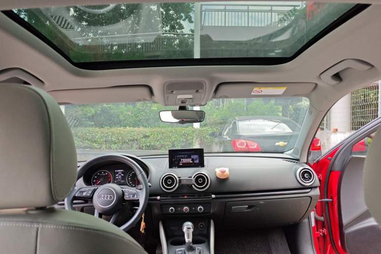 Used Audi A3 2019 Limousine 35 TFSI Fashion Edition China VI Emission Standard Headliner