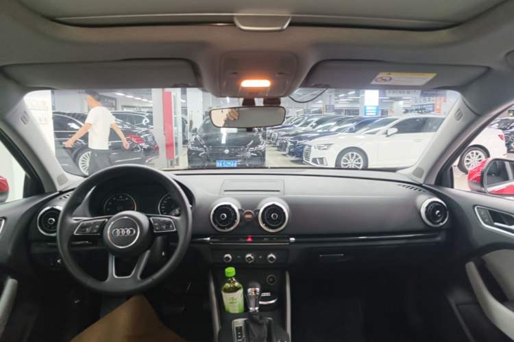 Used Audi A3 2019 Limousine 35 TFSI Fashion Edition China VI Emission Standard Headliner