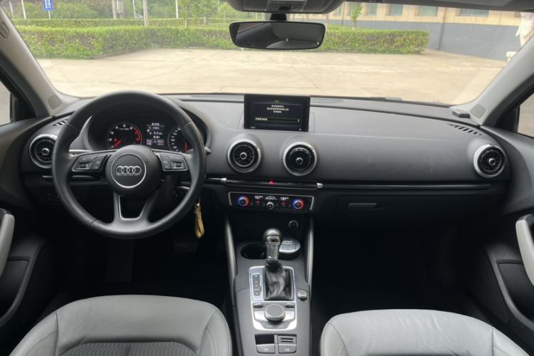 Used Audi A3 2019 Limousine 35 TFSI Fashion Edition China VI Emission Standard Interior 3