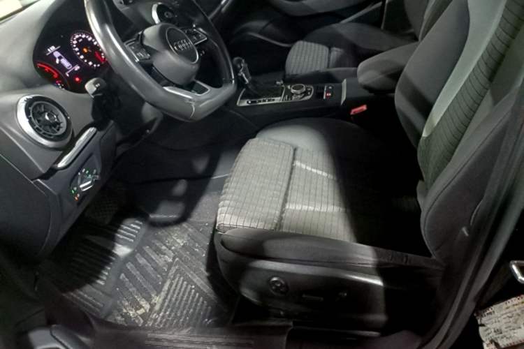 Used Audi A3 2019 Sportback 35 TFSI Sporty Version China VI Left Front Seat