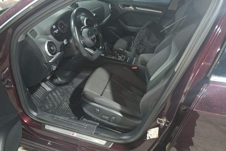 Used Audi A3 2019 Sportback 35 TFSI Sporty Version China VI Left Front Seat