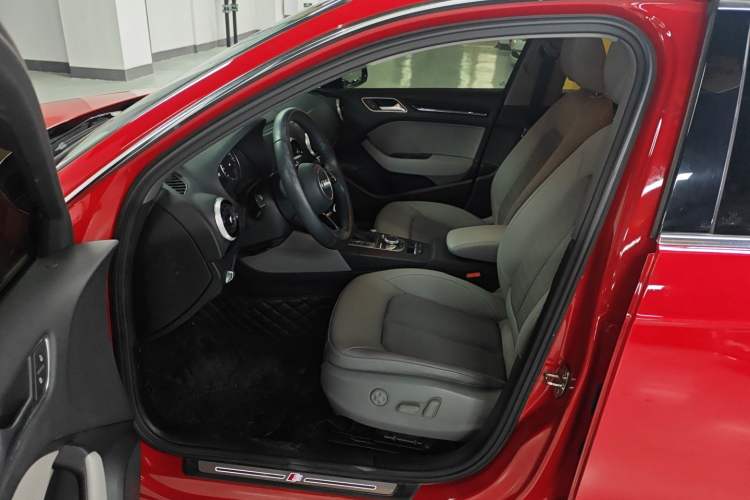 Used Audi A3 2019 Sportback 35 TFSI Fashion Edition China VI Emission Standard Left Front Seat